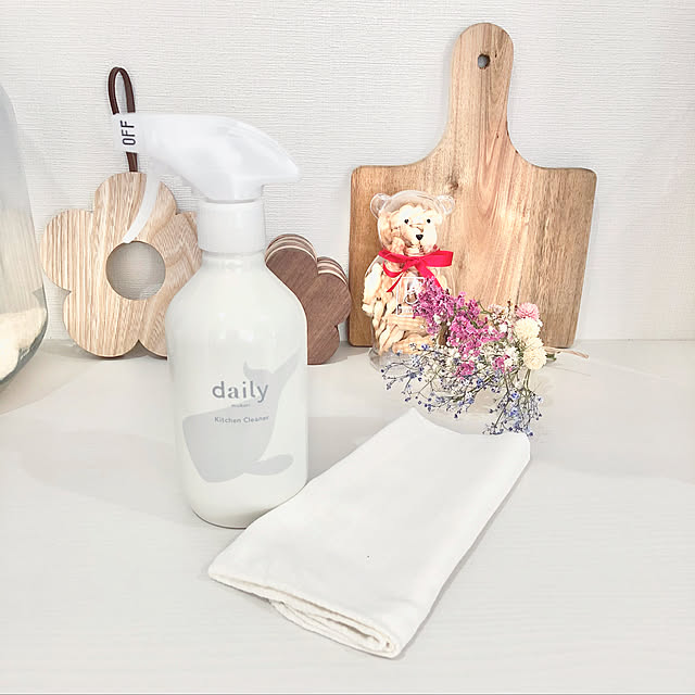 myu-の-dailyオリジナル〈中性・無香料〉キッチンクリーナー 400ml お掃除用品 アルコール成分 除菌 二度拭きなし 洗剤 台所 キッチン コンロ IH お掃除 おしゃれ インテリアに馴染む 掃除用品 キッチン用洗剤 拭きムラなし デイリー mukuriの家具・インテリア写真