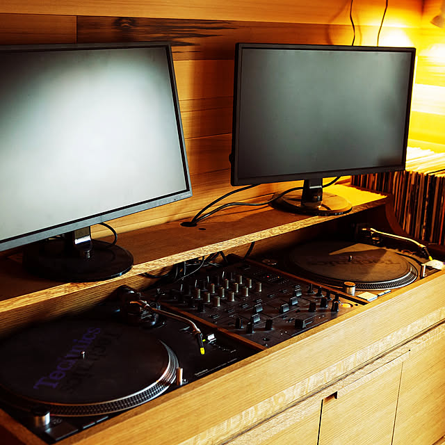 机/DJブースにしてないからDJテーブルだけ/DJテーブル/ライティングレール/DJブース...などのインテリア実例 - 2020-11-30 07:57:04