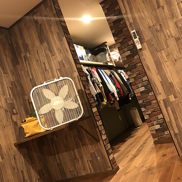 ウォークインクローゼット/寝室からウォークインクローゼット/寝室/LASKO ボックスファン/LASKO BOX FAN...などのインテリア実例 - 2020-07-26 20:31:08