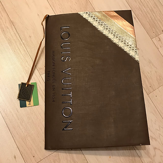 louis vuitton 紙袋リメイクのインテリア実例 ｜ RoomClip