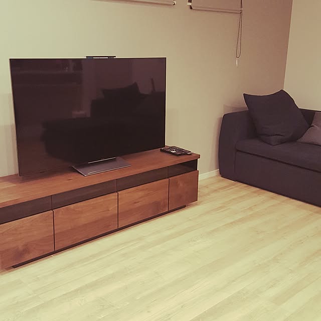 arisaの-【 天然木 節あり 突板 実用新案登録済 】 テレビ台 パソコン台 ローボード 170cm 国産 完成品 テレビボード ラック 収納 TV台 TVボード オーク ウォルナット ナチュラル ブラウン 開梱設置無料 32型の家具・インテリア写真