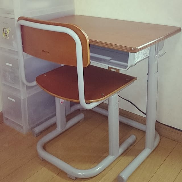コクヨ KOKUYO 学校机+イスセット 旧JIS可動式 生徒用デスク コクヨ KOKUYO 学校机+イスセット 旧JIS可動式 生徒用デスク