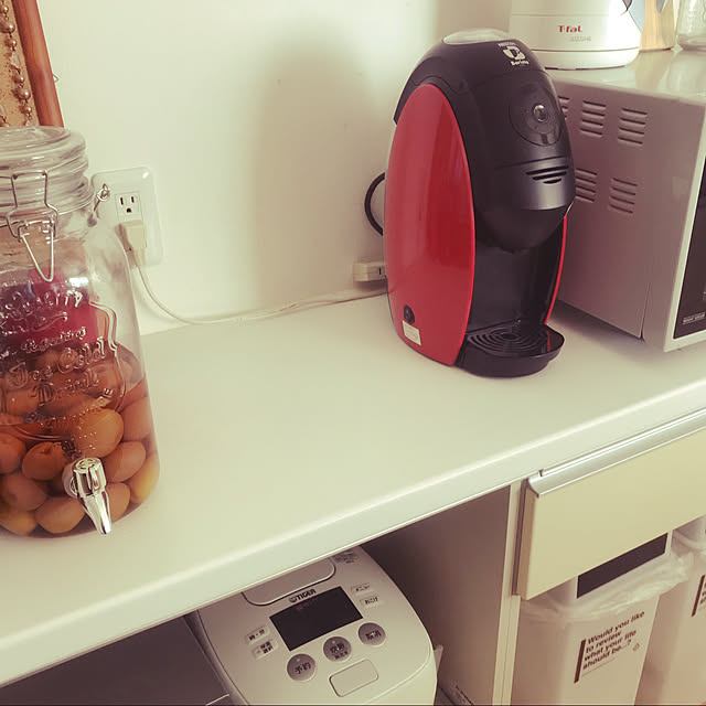 hirorinrinの-ドリンクサーバー 4L ガラス 蛇口付き 2個セット （ 梅酒 果実酒 ウォーターサーバー ガラス瓶 ガラス製 瓶 ドリンクディスペンサー サングリア ジュース作り ）の家具・インテリア写真