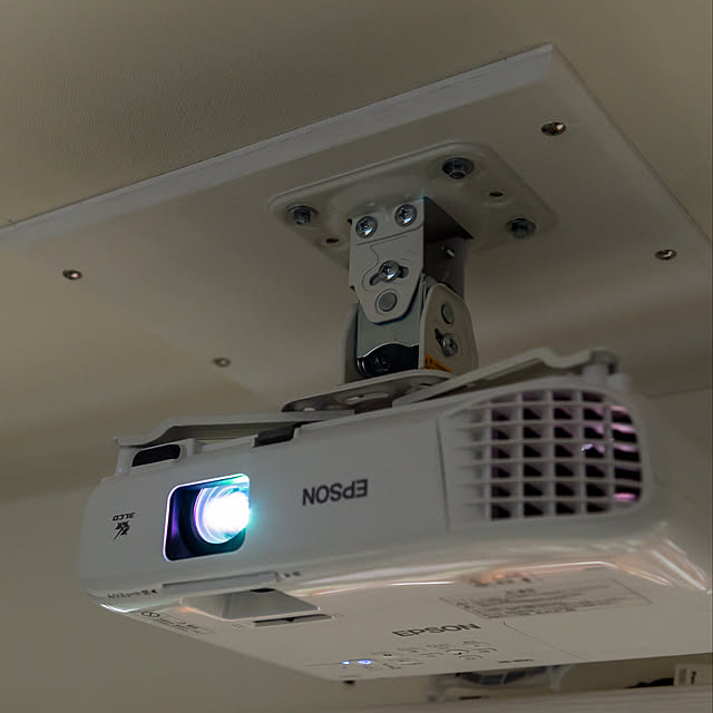 EPSON なおれ ホームプロジェクター dreamio EB-W05 EPSON なおれ ホームプロジェクター dreamio EB-W05