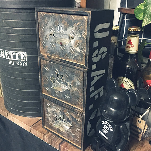 ベッド周り/サビ加工初心者/缶の入れもん/薬局で買った黒クマ/ステンシル...などのインテリア実例 - 2018-04-01 01:38:54