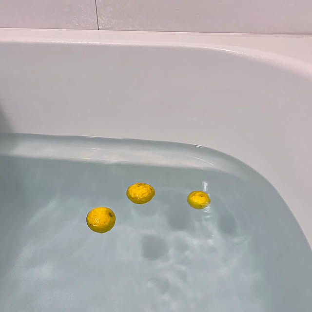 お風呂/柚子湯/冬至には早いけど柚子湯/ゆず湯/こりゃいいね...などのインテリア実例 - 2022-12-18 22:33:20