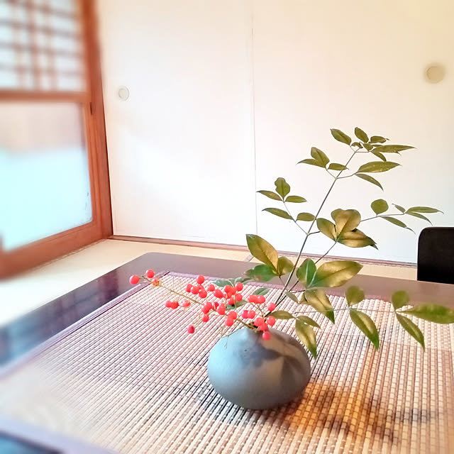 机/ナンテン/一輪挿し/花瓶/和風モダン...などのインテリア実例 - 2023-01-06 23:43:03