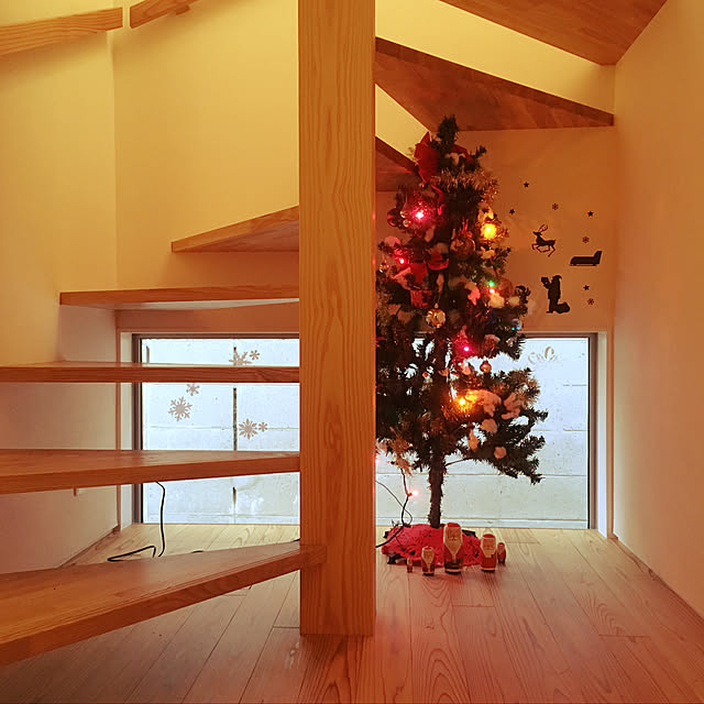 ステンドグラス昭和ガラスで作ったポインセチアのクリスマスツリー ステンドグラス昭和ガラスで作ったポインセチアのクリスマスツリー