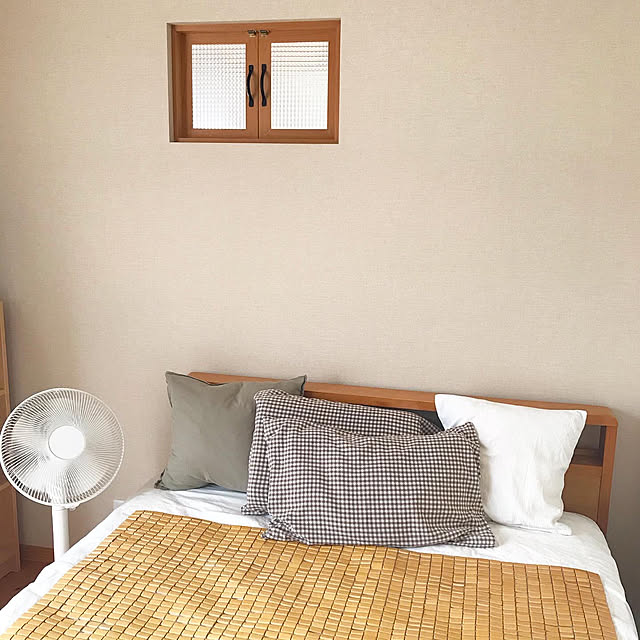 小窓/ベージュのクロス/竹マット/寝具衣替え/扇風機出しました...などのインテリア実例 - 2021-05-16 14:13:26