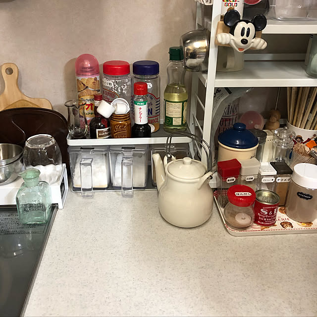 Misaの山崎実業-tower タワー(山崎実業) 調味料ストッカー&ラック3個セット  タワー スプーン付き SEASONING STOCKERS & RACK 調味料入れ 保存容器 収納 整理 キッチンの家具・インテリア写真