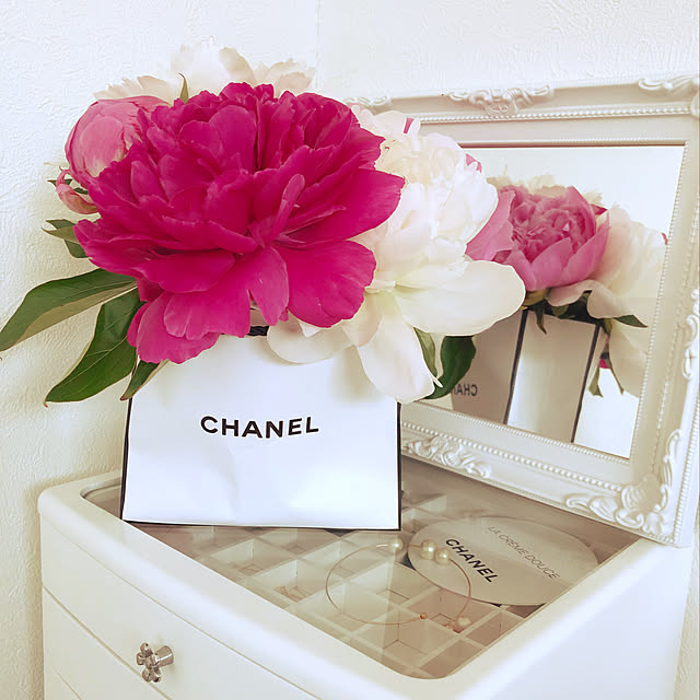 ディスプレイ CHANELのおしゃれなアレンジ・飾り方のインテリア ディスプレイ CHANELのおしゃれなアレンジ・飾り方のインテリア