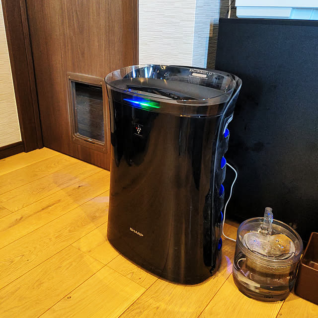 miyabiのSHARP-シャープ　SHARP　空気清浄機 蚊取空清 プラズマクラスター搭載 ブラック系 適用畳数 23畳　FU-PK50-B 管理No. 4974019192437の家具・インテリア写真