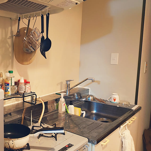 udonの山崎実業-tower タワー(山崎実業) マグネットレンジフードフック MAGNET RANGE HOOD HOOK 磁石式 キッチンフック 収納フックの家具・インテリア写真