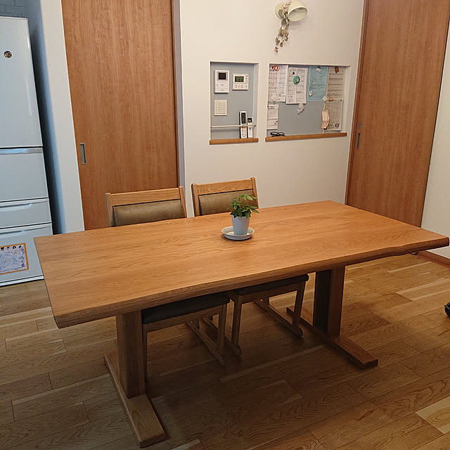 ナラ材ダイニングテーブルのおすすめ商品とおしゃれな実例 ナラ材ダイニングテーブルのおすすめ商品とおしゃれな実例