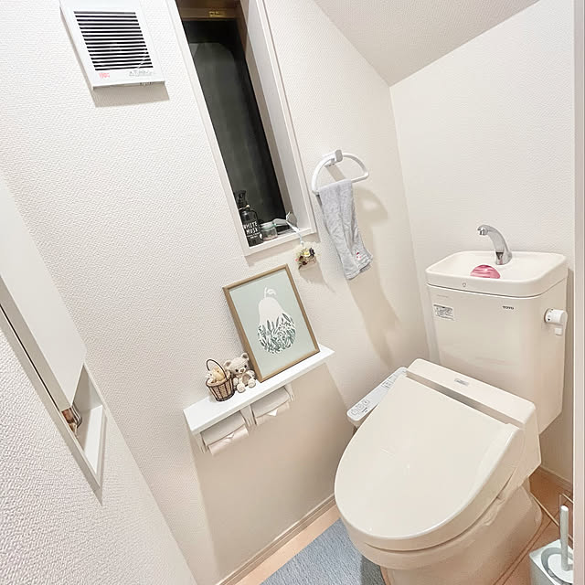 ある意味、ホワイトインテリア！笑/普通のトイレでごめんなさい/詐欺サイト！？/トイレのインテリア/コメントお気遣いなく♡...などのインテリア実例 - 2022-03-05 06:57:37