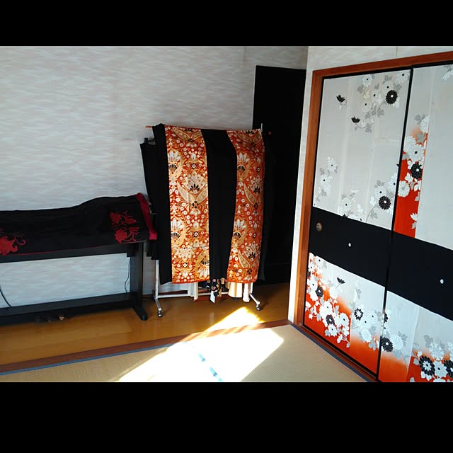 衣類ハンガー目隠し/ビアノカバー/着物、帯リメイク/ふすま張替えDIY/部屋全体...などのインテリア実例 - 2021-05-26 20:05:35