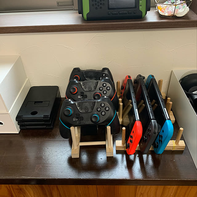 Switch2台とコントローラー （switch収納でもう悩まない！暮らし
