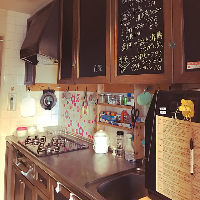 レトロ キッチンの吊り戸棚のおしゃれなインテリア・部屋・家具