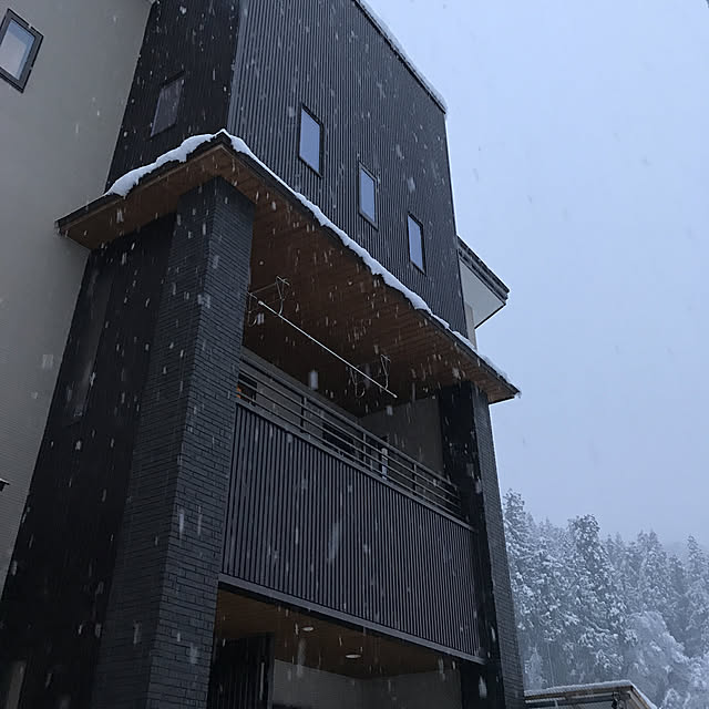 玄関/入り口/家の外観/雪がぁ！！/二世帯住宅の二階/携帯壊れて一からｽﾀｰﾄ...などのインテリア実例 - 2017-11-20 06:29:35