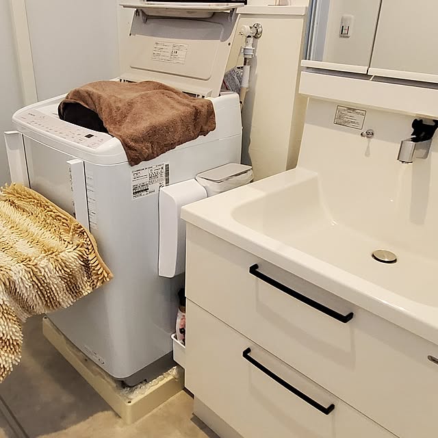 kiyomiの山崎実業-【特典付き】［ 洗濯機横マグネット折り畳み棚 タワー ］山崎実業 公式 tower マグネット 強力 タオル置き タオルラック ランドリー収納 収納 棚 ラック タオル収納 折りたたみ 洗濯機横 バスタオル タオル 着替え パジャマ 洗面所 おしゃれ ブラック ホワイト 5096 5097の家具・インテリア写真