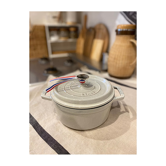 staub ストウブ 鍋 ピコ ココット ラウンド 18cm カンパーニュ staub ストウブ 鍋 ピコ ココット ラウンド 18cm カンパーニュ