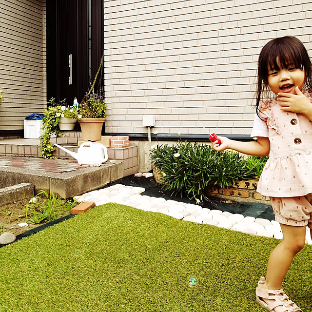 玄関/入り口/孫ちゃんのため/いいね&コメント&フォロー感謝♡/人工芝diy/レンガチップ敷く予定...などのインテリア実例 - 2020-08-10 18:59:01