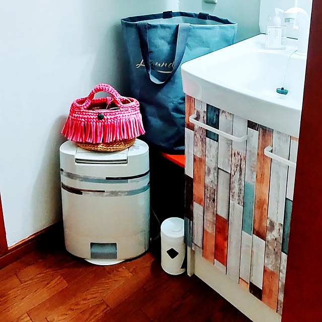 バス/トイレ/リメイクシート貼りました。/ダイソーのリメイクシート/相変わらずバッグの中身はドライヤー笑/昭和レトロな家...などのインテリア実例 - 2023-04-30 20:32:04