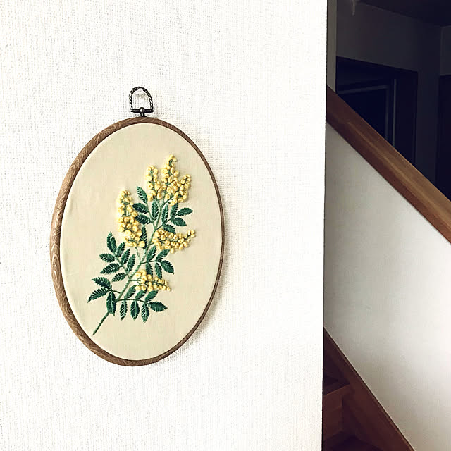 楕円の刺繍枠/樋口愉美子 ウール刺繍の愉しみ/ハンドメイド 刺繍/ミモザ/キッチン...などのインテリア実例 - 2023-02-05 09:36:08