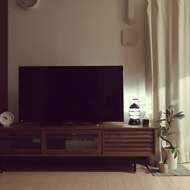 ベアボーンズ/ランタン/テレビボード/クラッシュゲート/リビングのインテリア実例 - 2021-03-12 22:57:06