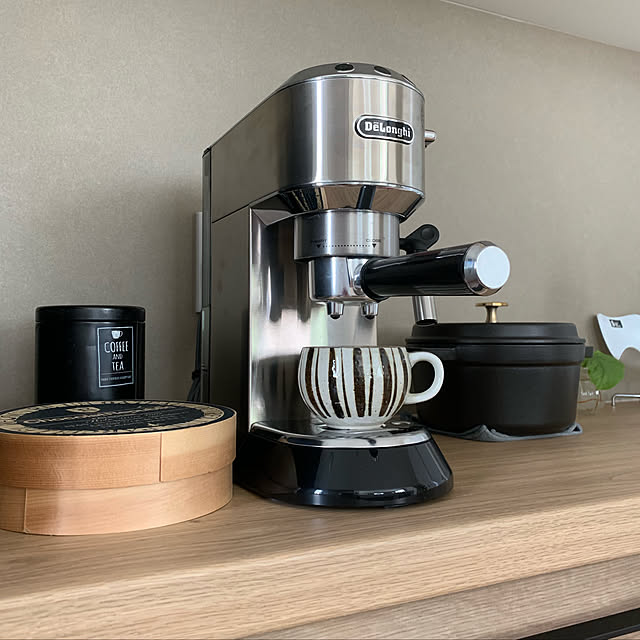 toukoのデロンギ・ジャパン-デロンギ｜Delonghi エスプレッソ・カプチーノメーカー デディカ ブラック EC680BK[コーヒーメーカー EC680BK]の家具・インテリア写真
