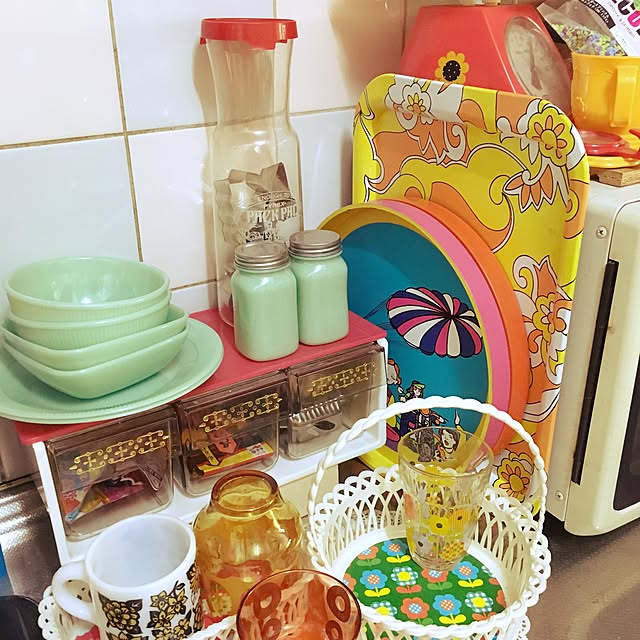 レトロポップ レトロ食器棚のおすすめ商品とおしゃれな実例 レトロポップ レトロ食器棚のおすすめ商品とおしゃれな実例