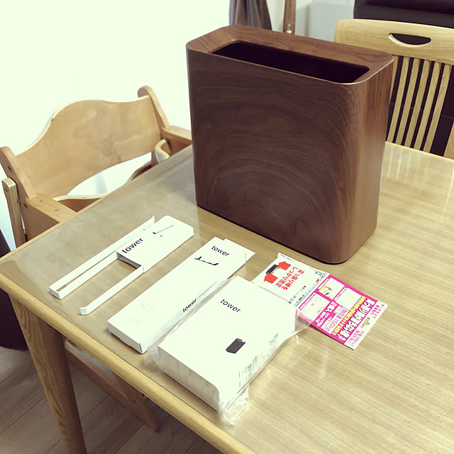 Keichanの山崎実業-tower タワー(山崎実業) 戸棚下キッチンペーパーホルダー タワー UNDER SHELF KITCHEN PAPER HOLDER キッチンペーパーハンガー 戸棚下収納 キッチン収納 台所収納の家具・インテリア写真