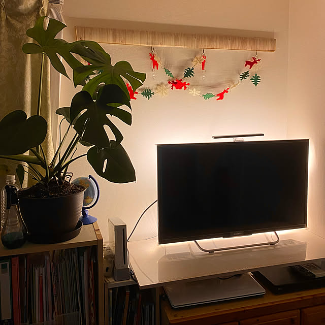 kaoriのLASOLL（ラゾル）-Ｌａｓｏｌｌ LED テープ ライト ストリップ ライト 電球色 5m 非防水 人感 イルミネーションライト 無段階調光 間接照明 正面発光 切断可能 両面テープ 取付簡単 USB給電式 キッチン テレビ パーティー装飾用 祝日用 雰囲気作り 日本語説明書付きの家具・インテリア写真