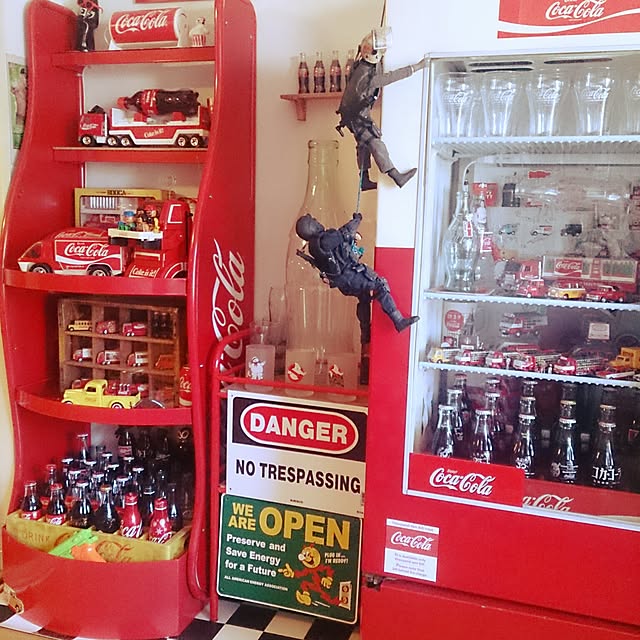 【在庫あり/即出荷可】 棚 コカコーラの商品を使ったおしゃれなインテリア実例 スチールラック・メタルラック