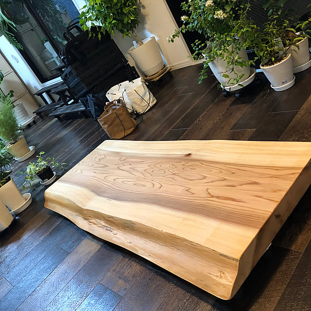 一枚板ローテーブルのおすすめ商品とおしゃれな実例 | RoomClip 一枚板ローテーブルのおすすめ商品とおしゃれな実例 | RoomClip