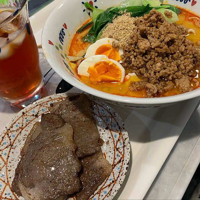 今日の晩御飯/黒毛和牛焼肉半額セール/坦々麺/癒し/リビングのインテリア実例 - 2022-05-02 19:35:52