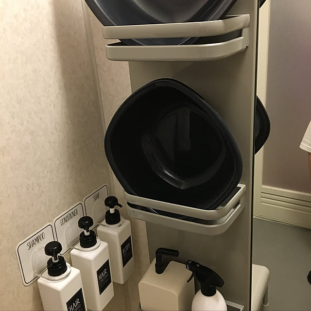 yasulittleの-Otel マジックシートフック ボトルホルダー お風呂 消毒液 手指消毒 壁掛け 浮かせる 収納 3個セット オテル シャンプー コンディショナー ソープ おしゃれ 北欧 洗面 キッチン 収納 敬老の日 プレゼント ギフトの家具・インテリア写真