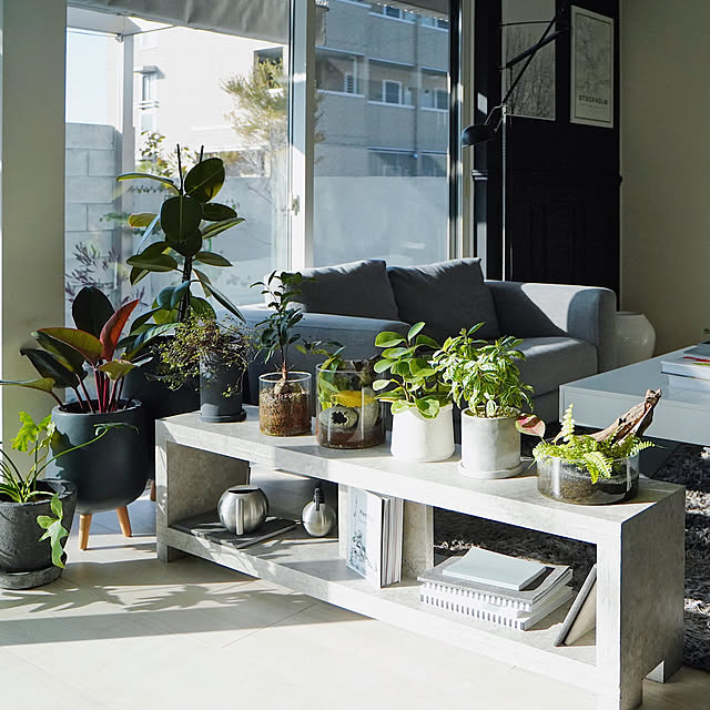 yururiraの-植木鉢 カバー ファイバークレイ 丸型 背高 ロータイプ脚付き 30×41 ブラックの家具・インテリア写真