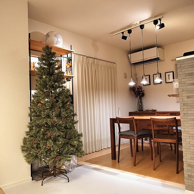 リビング/クリスマスツリー180cm/クリスマス/クリスマスツリー/クリスマスディスプレイ...などのインテリア実例 - 2024-12-28 19:25:46