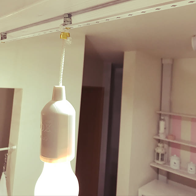 mi0519の-ディアウォール（上下パッドセット）（ホワイト）２×４材用  ツーバイフォー DIY 木材 壁面収納 突っ張り収納の家具・インテリア写真