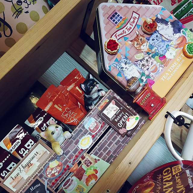棚/猫と暮らす/アフタヌーンティー雑貨/木箱にスティックコ－ヒ－/100均シ－ル　猫の喫茶店...などのインテリア実例 - 2021-02-21 18:20:38