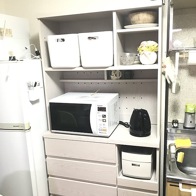maruringoの-[枚数限定クーポン配布中! 7/1 0:00-7/7 9:59] 食器棚 スリム キッチン収納 キッチンボード おしゃれ キッチンキャビネット 90cm カップボード レンジ台 収納 棚 ラック リビング 炊飯器 トースター 電子レンジ台 キッチンストッカー 引き出し 大容量の家具・インテリア写真