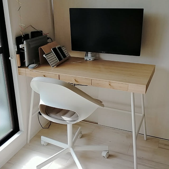 イケア LILLÅSEN リルオーセン デスク - 通販 | 家具とインテリアの通販【RoomClipショッピング】 イケア LILLÅSEN リルオーセン デスク - 通販 | 家具とインテリアの通販【RoomClipショッピング】