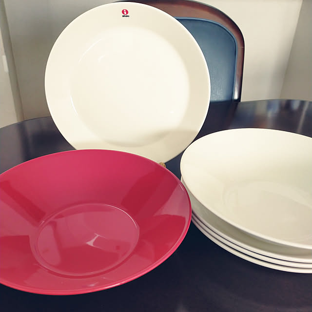 72matoのiittala-イッタラ ティーマ ボウル 21cm レッド 北欧雑貨 食器 耐熱 電子レンジ対応 ギフト 結婚祝い プレゼント 贈り物の家具・インテリア写真
