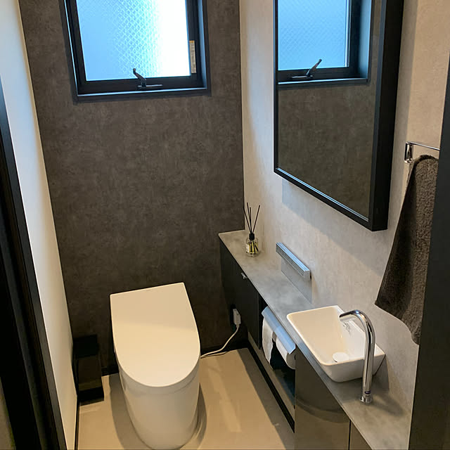 壁紙/トイレ手洗い/トイレインテリア/トイレットペーパーホルダー/モノトーン...などのインテリア実例 - 2021-08-08 19:44:24