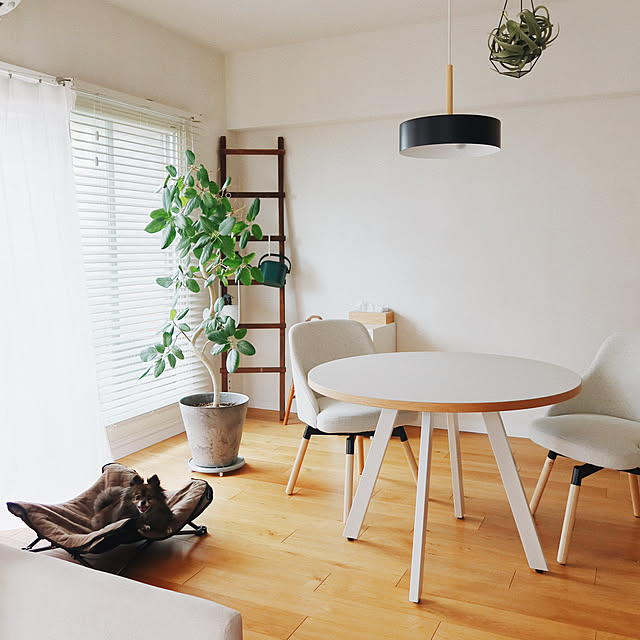 KANADEMONO THE CAFE TABLE / リノリウム White Steel 4pin KANADEMONO THE CAFE TABLE / リノリウム White Steel 4pin