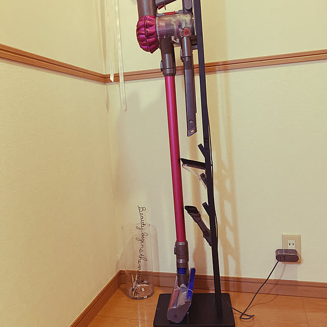 nikoのtower-【正規販売店】tower コードレスクリーナースタンド タワー 山崎実業 3540 3541 TF-32237の家具・インテリア写真