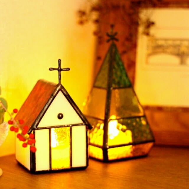 ステンドグラスのクリスマスツリーのランプ 4段 点滅花火球付き