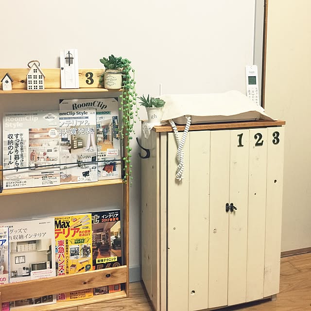 部屋全体/無線LANルーター収納/アンティークナンバープレートはｾﾘｱ/アーチ型留め金/電話台DIY...などのインテリア実例 - 2017-01-30 00:58:53