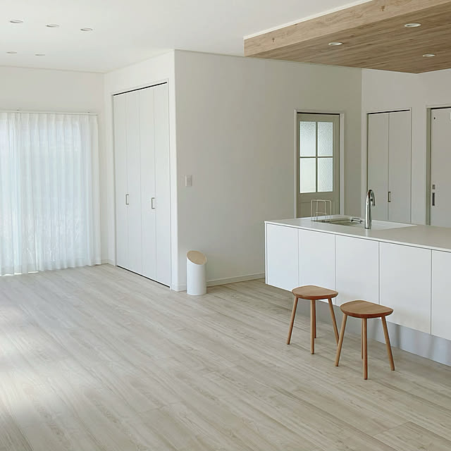 LIXIL 建具は白ですの商品を使ったおしゃれなインテリア実例 LIXIL 建具は白ですの商品を使ったおしゃれなインテリア実例